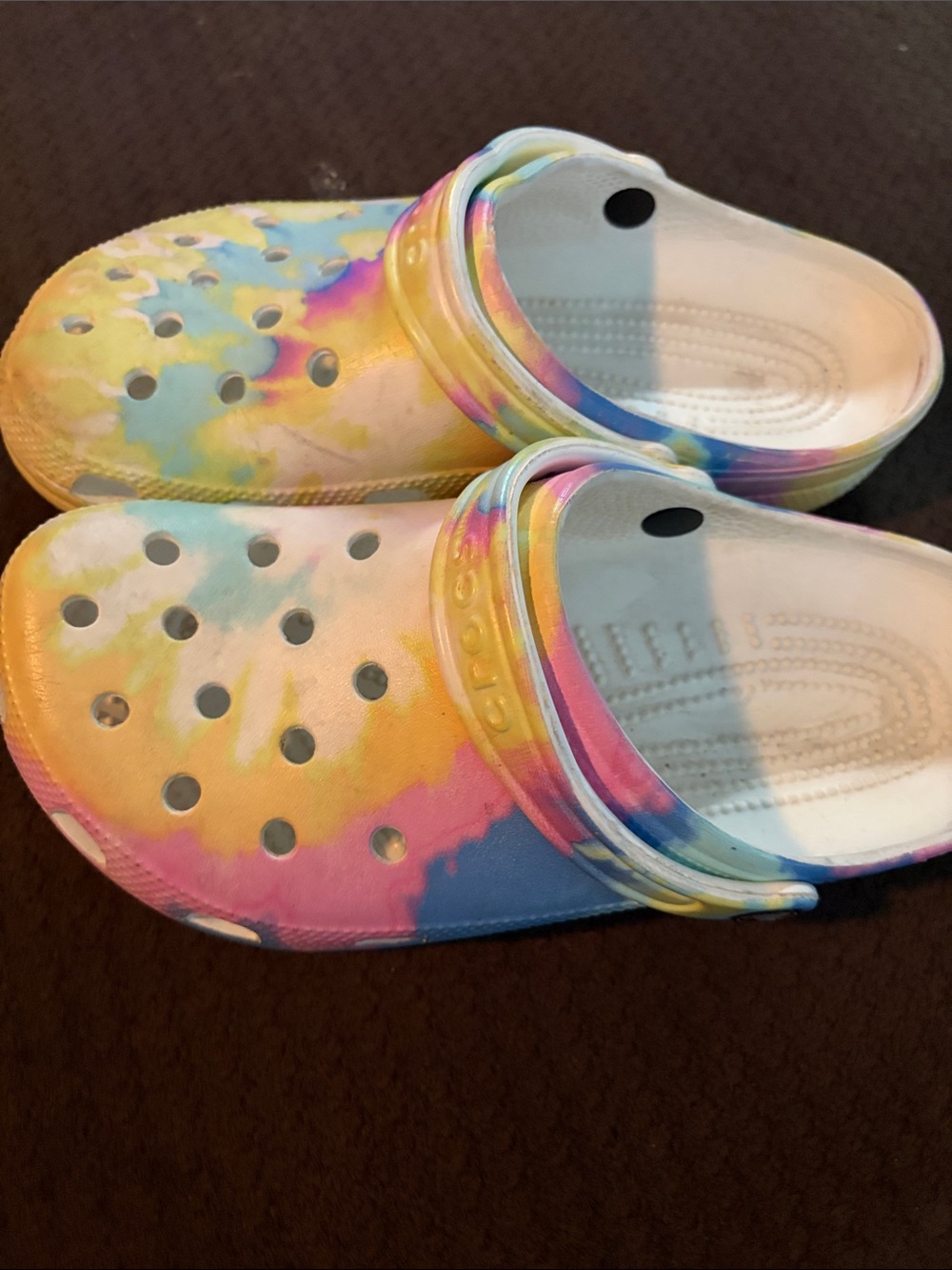 CROCS Tie-Dye Clogs in Yellow Blue Pink Women size 9 - Picture 5 of 5